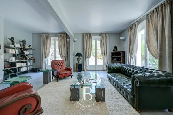 Aix-en-Provence, Maison 4 Chambres -  228 m² à vendre