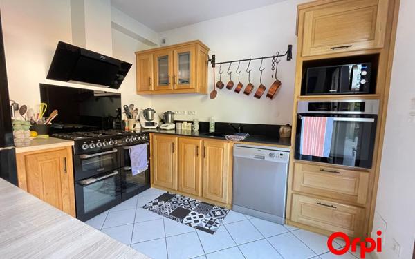 Maison à vendre    8 pièces •  Château-Thierry