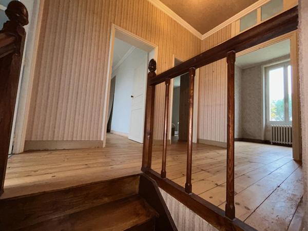 CHARMANTE MAISON INDIVIDUELLE PROCHE CENTRE BOURG SUR 1751 M² DE JARDIN, ANNEXES et DÉPENDANCES