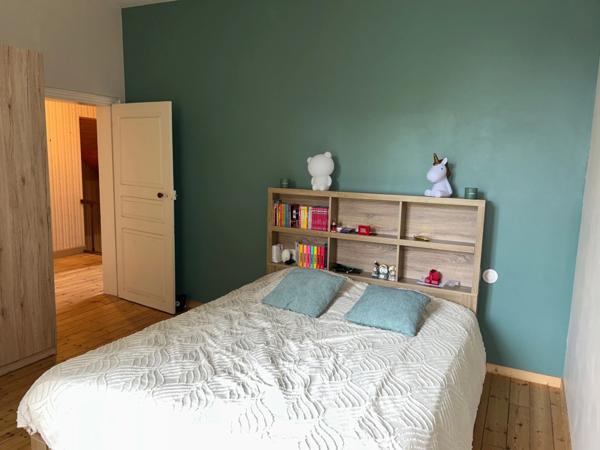 CHARMANTE MAISON INDIVIDUELLE PROCHE CENTRE BOURG SUR 1751 M² DE JARDIN, ANNEXES et DÉPENDANCES