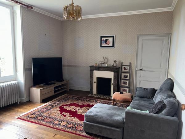 CHARMANTE MAISON INDIVIDUELLE PROCHE CENTRE BOURG SUR 1751 M² DE JARDIN, ANNEXES et DÉPENDANCES