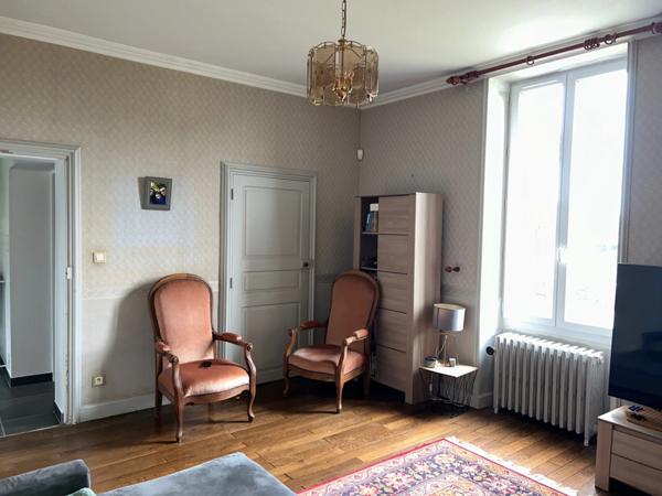 CHARMANTE MAISON INDIVIDUELLE PROCHE CENTRE BOURG SUR 1751 M² DE JARDIN, ANNEXES et DÉPENDANCES