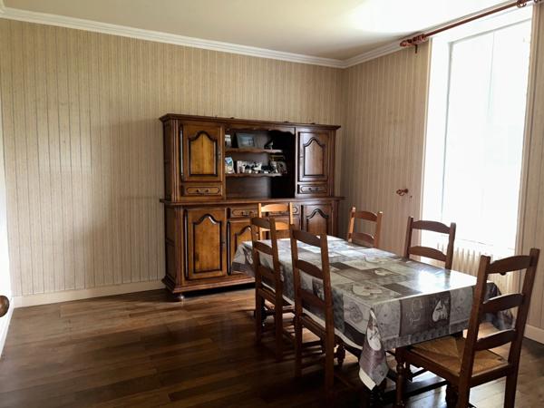 CHARMANTE MAISON INDIVIDUELLE PROCHE CENTRE BOURG SUR 1751 M² DE JARDIN, ANNEXES et DÉPENDANCES