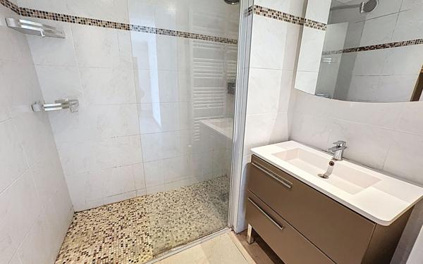 Appartement à vendre    4 pièces • 75,87 m2 Antibes