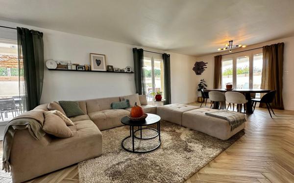 Maison à vendre    6 pièces •  Uchaud