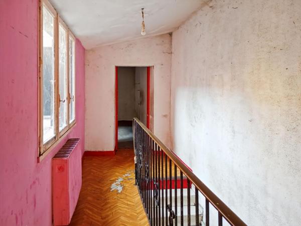 Maison de 4 pièces  entièrement à rénover à Arthes