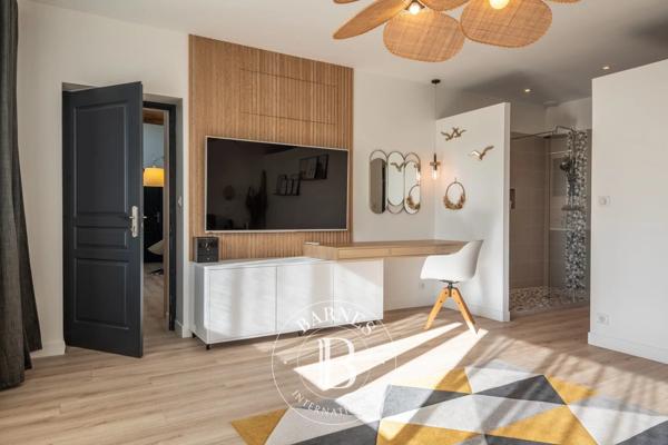 La Tour-de-Salvagny, Maison 4 Chambres -  204 m² à vendre