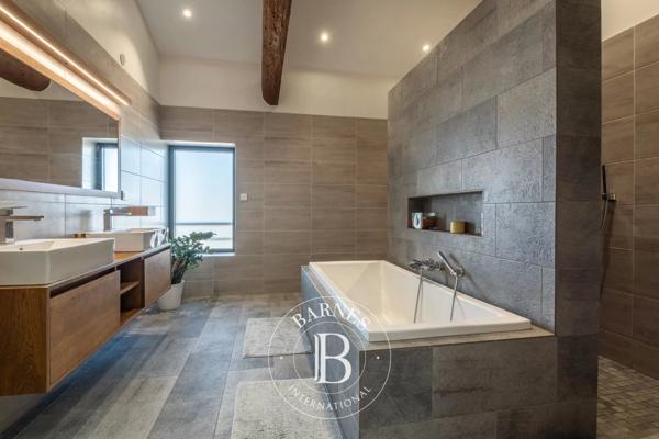 La Tour-de-Salvagny, Maison 4 Chambres -  204 m² à vendre