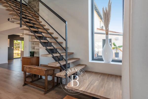 La Tour-de-Salvagny, Maison 4 Chambres -  204 m² à vendre