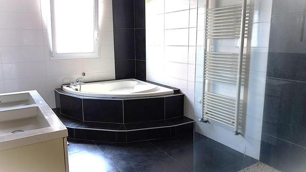 Maison Magnoncourt 6 pièce(s) 214 m2 plain pied, jardin