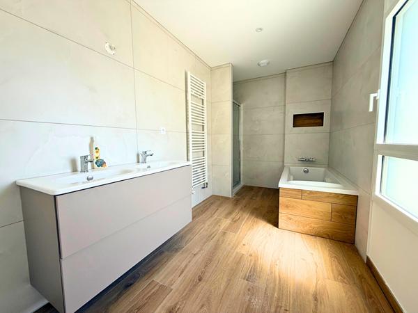 EXCLUSIVITÉ - GUIDEL, MAISON CONTEMPORAINE NEUVE À 400 M DU BOURG , Guidel