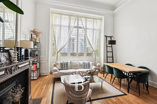 Paris 7ème, Appartement 2 Chambres -  65 m² à vendre