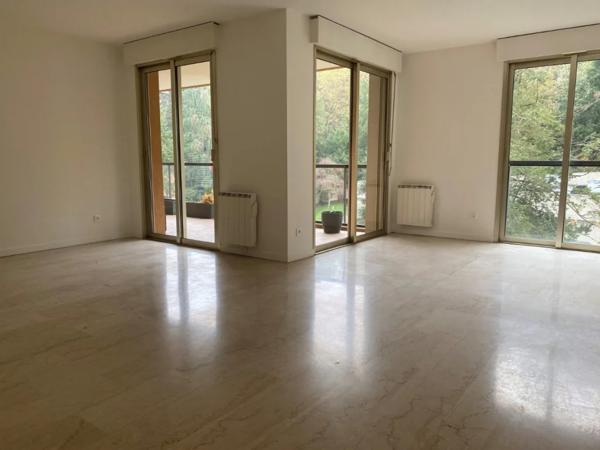 APPARTEMENT T4 A LOUER - LYON 4EME ARRONDISSEMENT Lyon Plage-Ypres 113.6 m 2 1 989 € charges comprises par mois
