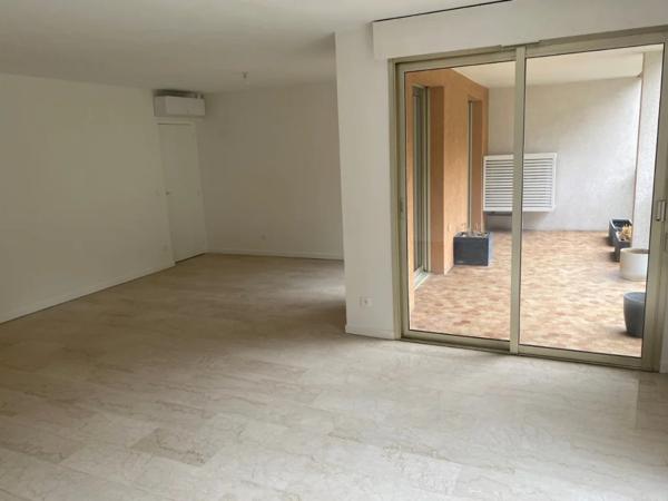 APPARTEMENT T4 A LOUER - LYON 4EME ARRONDISSEMENT Lyon Plage-Ypres 113.6 m 2 1 989 € charges comprises par mois