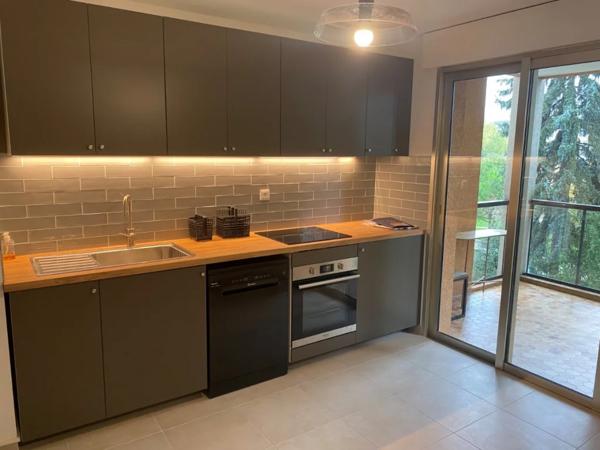 APPARTEMENT T4 A LOUER - LYON 4EME ARRONDISSEMENT Lyon Plage-Ypres 113.6 m 2 1 989 € charges comprises par mois