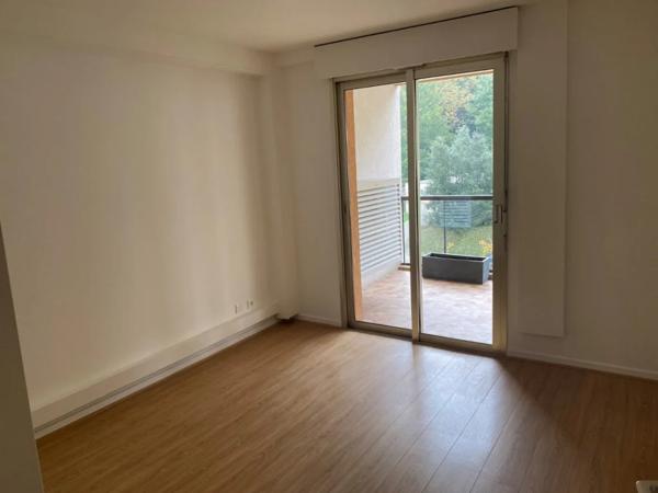 APPARTEMENT T4 A LOUER - LYON 4EME ARRONDISSEMENT Lyon Plage-Ypres 113.6 m 2 1 989 € charges comprises par mois