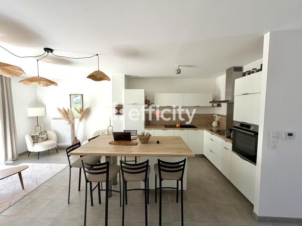Maison
         4 pièces
        - 84 m² Exclusivité 275 000 € *