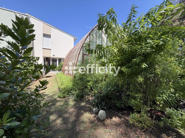 Maison
         4 pièces
        - 84 m² Exclusivité 275 000 € *