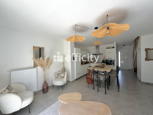Maison
         4 pièces
        - 84 m² Exclusivité 275 000 € *