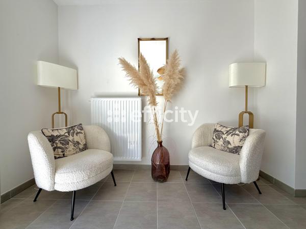 Maison
         4 pièces
        - 84 m² Exclusivité 275 000 € *