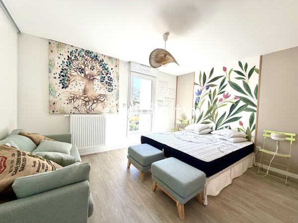 Maison
         4 pièces
        - 84 m² Exclusivité 275 000 € *