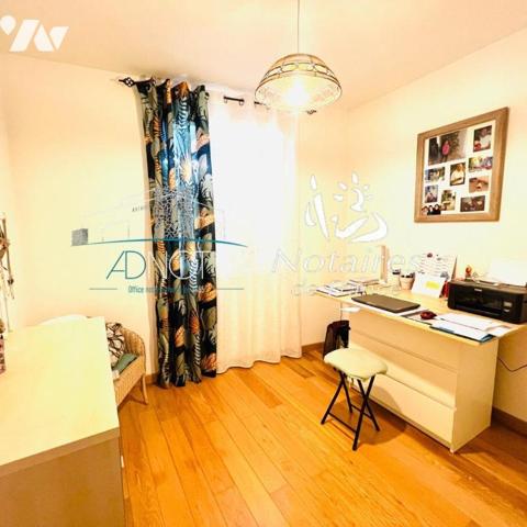 IMMEUBLE DE 2 APPARTEMENTS AVEC TERRASSES ET GARAGES