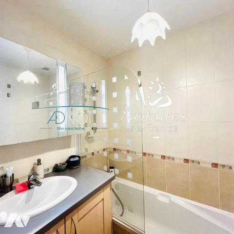 IMMEUBLE DE 2 APPARTEMENTS AVEC TERRASSES ET GARAGES