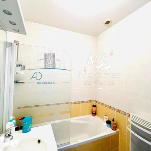 IMMEUBLE DE 2 APPARTEMENTS AVEC TERRASSES ET GARAGES