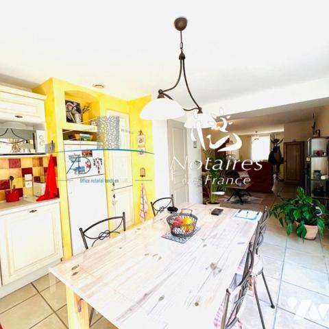 IMMEUBLE DE 2 APPARTEMENTS AVEC TERRASSES ET GARAGES