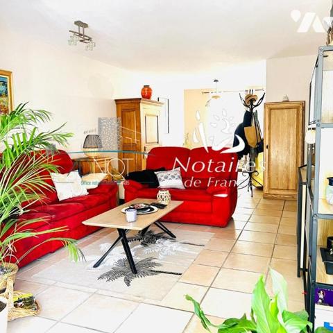 IMMEUBLE DE 2 APPARTEMENTS AVEC TERRASSES ET GARAGES