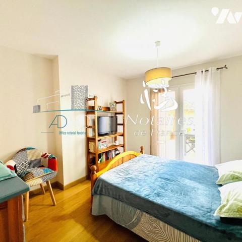 IMMEUBLE DE 2 APPARTEMENTS AVEC TERRASSES ET GARAGES