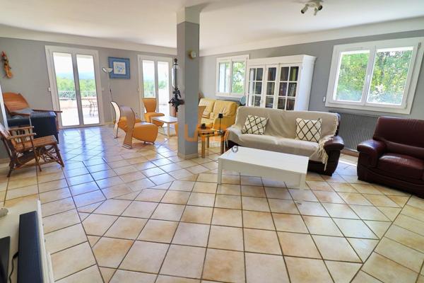 Saint Maximin: maison 286m2 sur 5000m2 - 6 voire 7 chambres