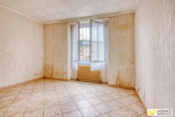 Versailles Montreuil Appartement Rez de Chaussée 2 Pièces 46.9M² €305 000 ** - Référence 27160