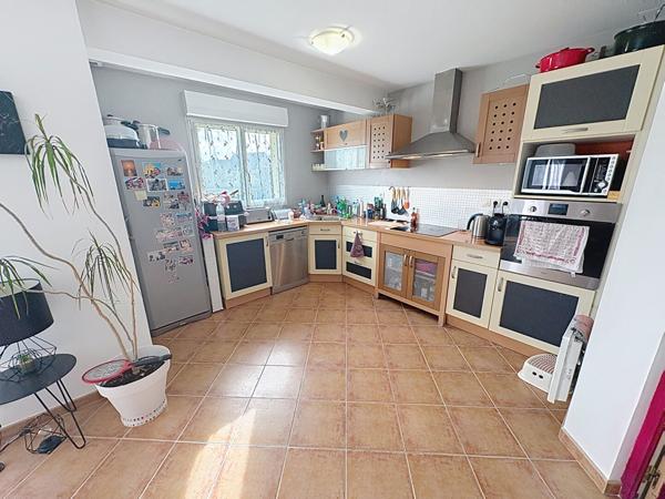 Maison contemporaine située à Beaufort-en-Vallée, 113m², vie de plain pied