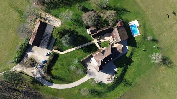Propriété d’Exception – Domaine Privé de 27 Hectares en Position Dominante – Périgord Noir