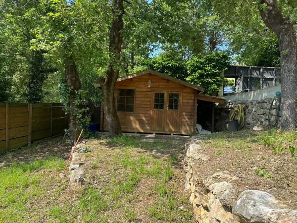 Saint-Jeannet (06640) Magnifique terrain plat d'environ 1200m², expo SUD, piscine, calme absolu