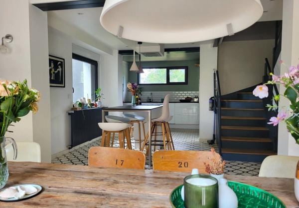 Maison avec belle rénovation, commerces à pieds !