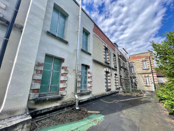 Immeuble à CROZANT (23160)