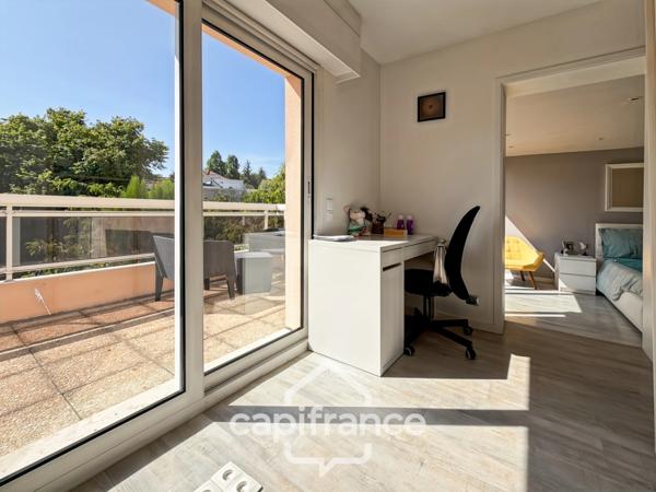 LE PERREUX SUR MARNE (94) LE PERREUX-SUR-MARNE – MAISON FAMILIALE DE 262,50 M² EN PARFAIT ETAT– 4 SUITES – JARDIN AVEC PISCINE HORS SOL – GARAGE DOUBLE