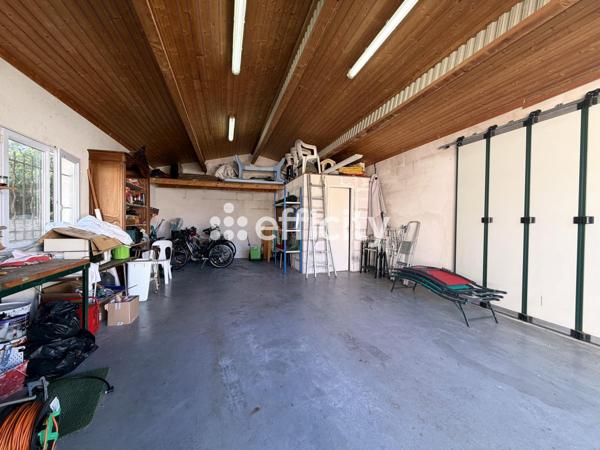 Maison
         4 pièces
        - 105 m² 899 900 € *