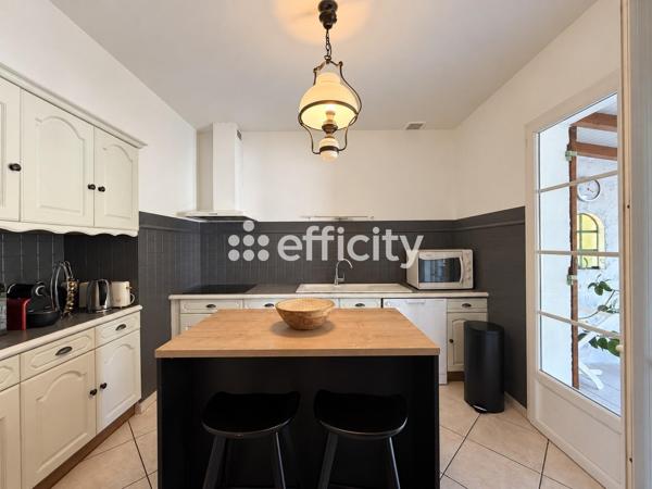 Maison
         4 pièces
        - 105 m² 899 900 € *