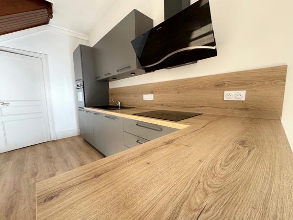 Appartement à vendre 5 pièces (73) - Triplex de 93 M2 avec Terrasse et jardin privatif, stationnements privatifs