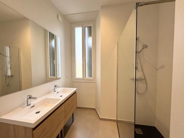Appartement à vendre 5 pièces (73) - Triplex de 93 M2 avec Terrasse et jardin privatif, stationnements privatifs