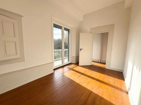 Appartement à vendre 5 pièces (73) - Triplex de 93 M2 avec Terrasse et jardin privatif, stationnements privatifs