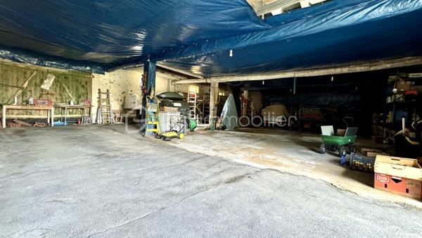 Découvrez cette magnifique propriété rénovée, de type "corps de ferme", située sur le  village calme de REBAIS à seulement 15 minutes de Coulommiers et de sa gare pour un accès rapide à Paris en 40 minutes. Parfaitement intégrée dans un environnement paisible, cette maison offre un cadre de vie exceptionnel.

Caractéristiques principales : Surface utile de 390 m² et habitable de 335 m². Terrain de 2600 m² sans vis-à-vis. Dépendances et garages  de 250 m² avec étages aménageables. Terrasses : 100 m² offrant de superbes vues dégagées. Double accès & Division foncière possible
- Rez-de-chaussée : Vaste entrée avec un salon-séjour lumineux de plus de 60 m², une cuisine séparée et entièrement équipée, une salle à manger de 17 m², un espace bureau de 9 m², salle d'eau avec WC, une autre salle de bains ainsi qu’une pièce de 25 m² aménageable en studio indépendant. L'arrière-cuisine et buanderie complètent ce niveau.

- Étage : Trois chambres (9 à 14 m²) et une suite parentale spacieuse de 41 m² comprenant une chambre climatisée, une salle de bain avec baignoire et douche, un WC, un dressing, et un espace bureau. L'étage abrite également un espace spa avec piscine à contre-courant, salle d'eau, WC, et une mezzanine dédiée aux loisirs. Le tout donnant sur une terrasse surélevée avec vue panoramique sur la vallée.

- Deuxième étage : Une salle de sport de 41 m² au sol, ainsi qu’un espace aménageable de 55 m².

- Extérieur : Profitez de l’immense terrain de 2600 m² sans vis-à-vis, agrémenté de terrasses et joliment arboré. Plusieurs dépendances et garages vous offrent de vastes espaces de rangement ou la possibilité d’aménager des studios ou ateliers.

> Équipements modernes : Chauffage au gaz de ville et pompe à chaleur pour un confort optimal (excellente performance énergétique). Portail et portes de garage motorisés, volets roulants électriques.
> Localisation idéale : Écoles et commerces à proximité, cette propriété est parfaite pour une vie familiale paisible à seulement 15 minutes de la gare reliant Paris.

Ne manquez pas cette opportunité unique d’acquérir une maison de caractère, alliant charme de l’ancien et confort moderne. 
Contactez-nous pour plus d'informations et organiser une visite.