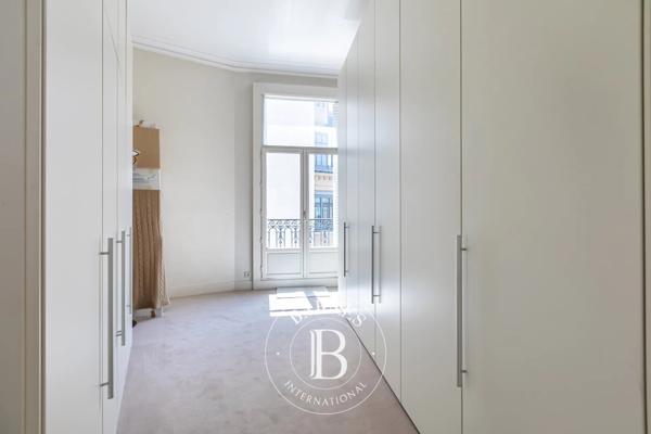 Paris 8ème, Appartement 3 Chambres -  156 m² à vendre
