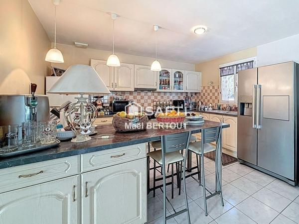 Belle maison familiale avec jardin clos et piscine