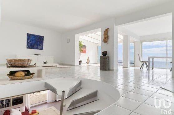 Maison 4 pièces de 201 m² à Valras-Plage (34350)