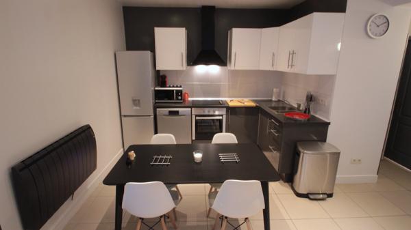 Fabrègues (34690) T2 meublé 40 m2 climatisé bail 12 mois reconductible disponible