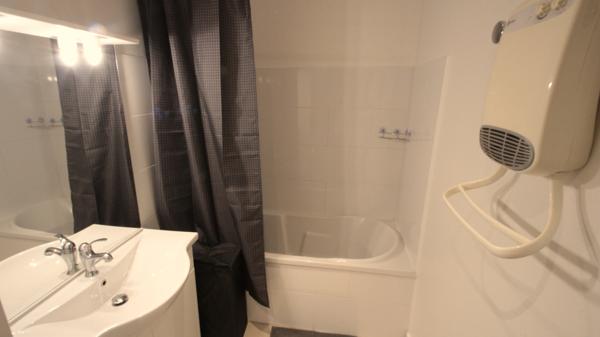 Fabrègues (34690) T2 meublé 40 m2 climatisé bail 12 mois reconductible disponible